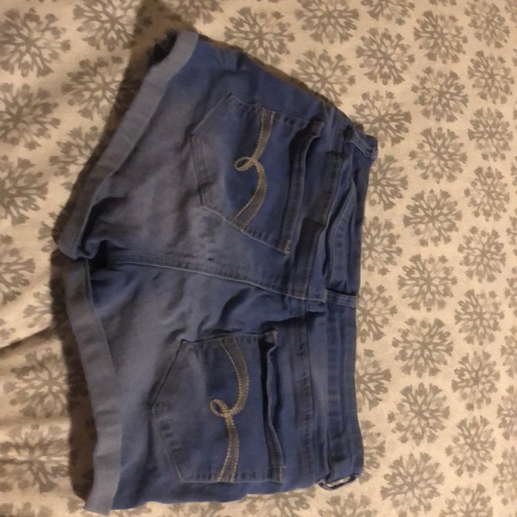 Shorts - Picture 2 of 3